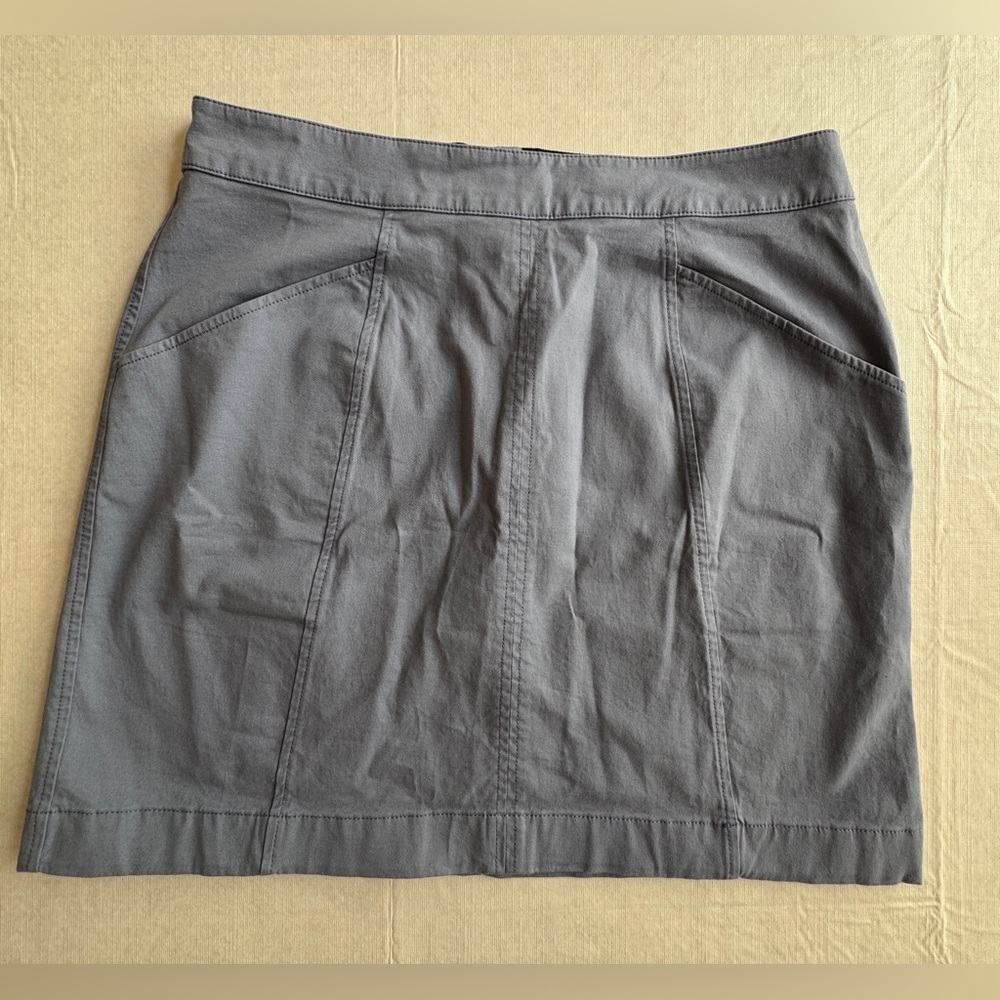 Boden Mini Skirt. Light Blue Color. Size 6. NWT. Zipper Closure.